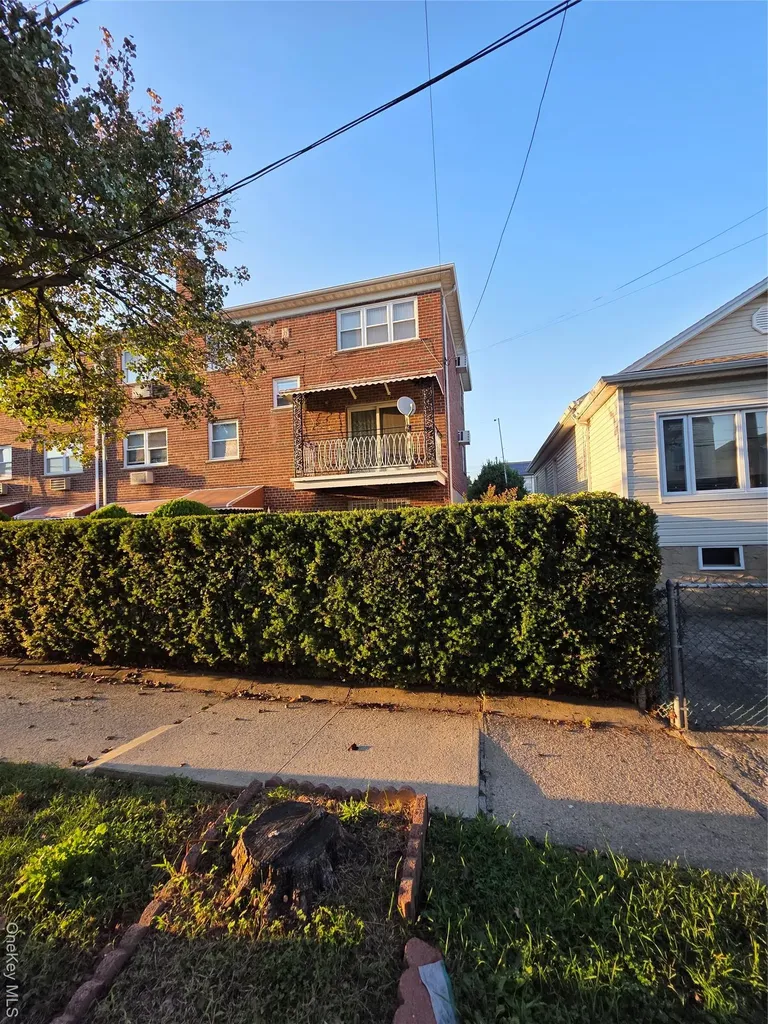 2867 Zulette Avenue Bronx NY 10461