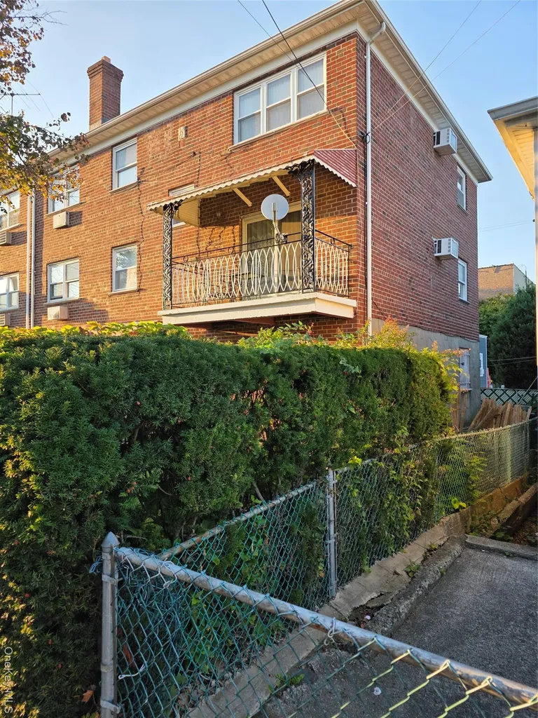 2867 Zulette Avenue Bronx NY 10461
