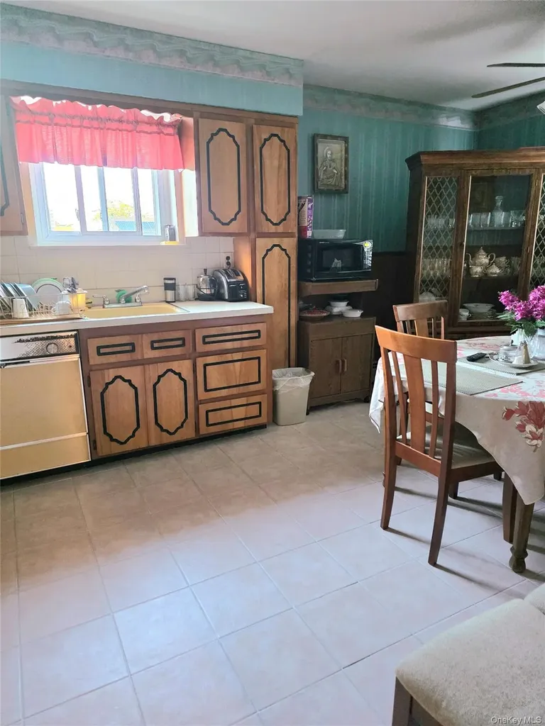 2867 Zulette Avenue Bronx NY 10461