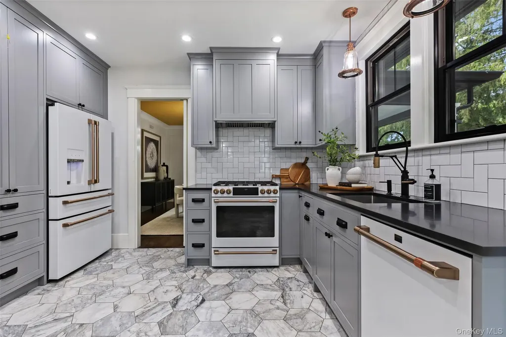 1064 Dobbs Ferry Road White Plains NY 10607
