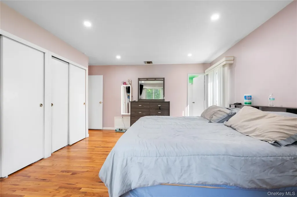 5 Canterbury Drive Coram NY 11727