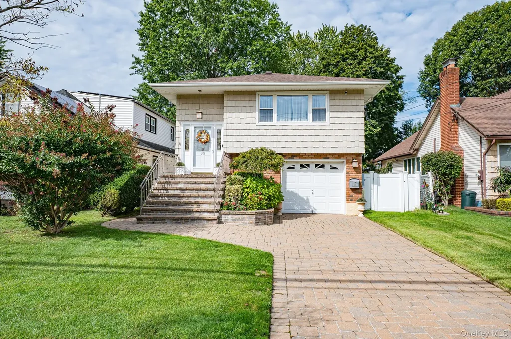 35 Roosevelt Avenue Malverne NY 11565