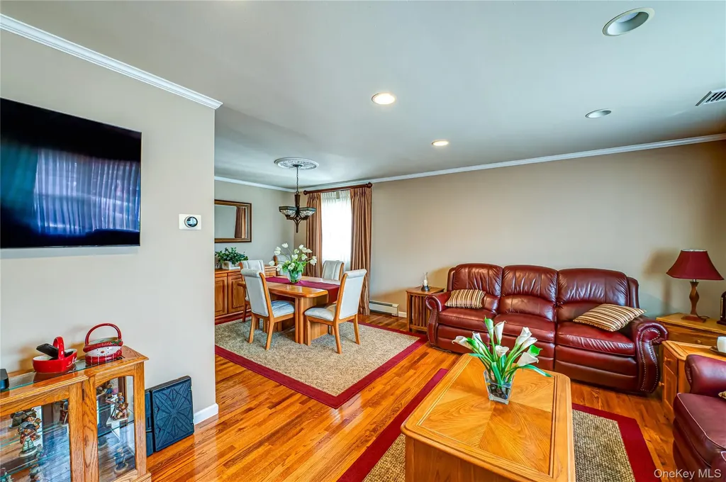 35 Roosevelt Avenue Malverne NY 11565