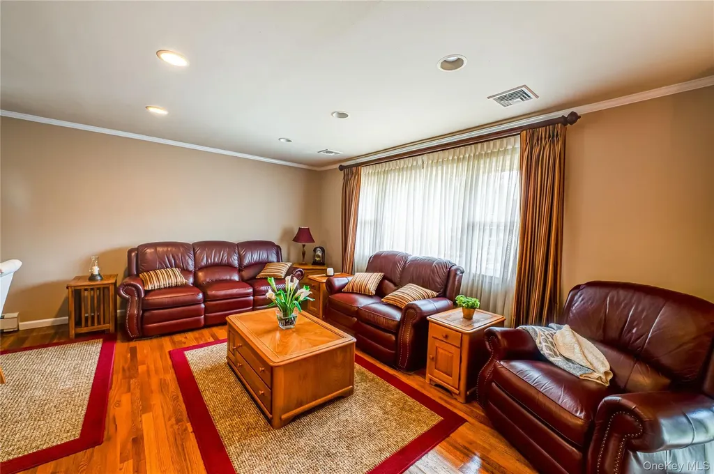 35 Roosevelt Avenue Malverne NY 11565