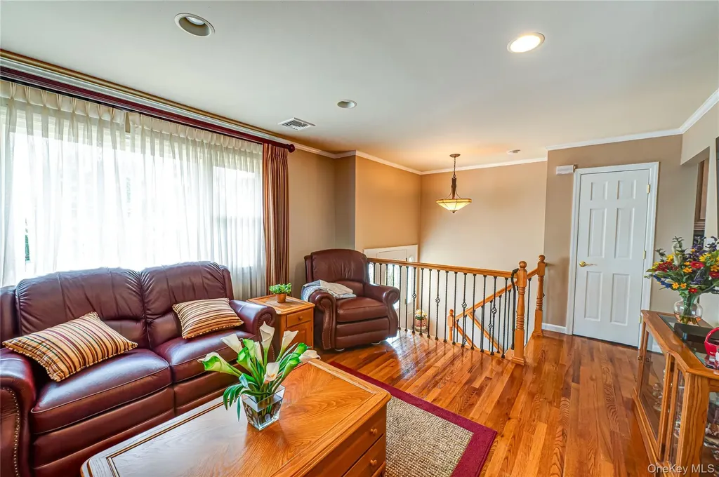35 Roosevelt Avenue Malverne NY 11565