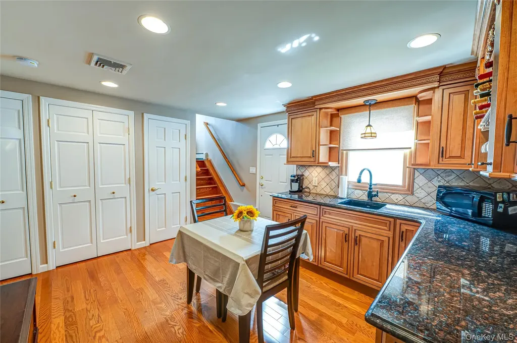 35 Roosevelt Avenue Malverne NY 11565