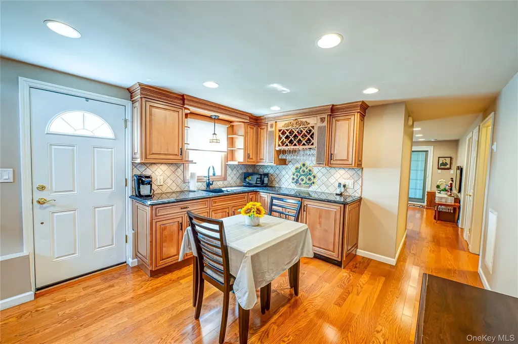 35 Roosevelt Avenue Malverne NY 11565