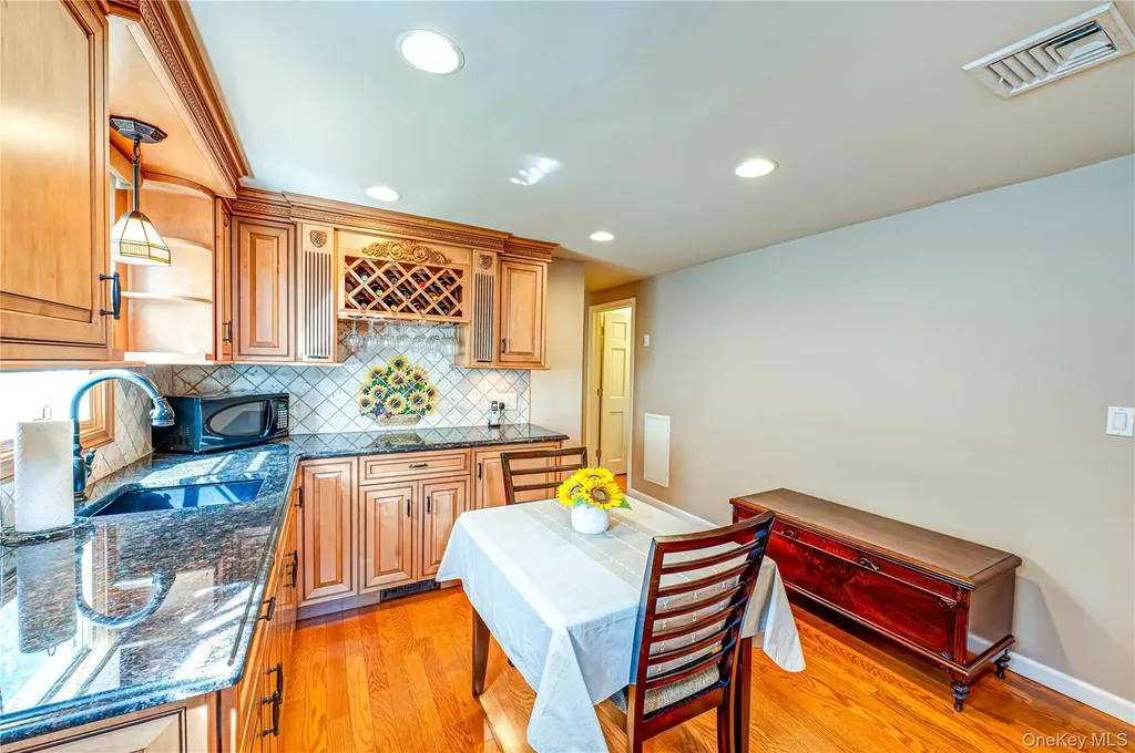 35 Roosevelt Avenue Malverne NY 11565