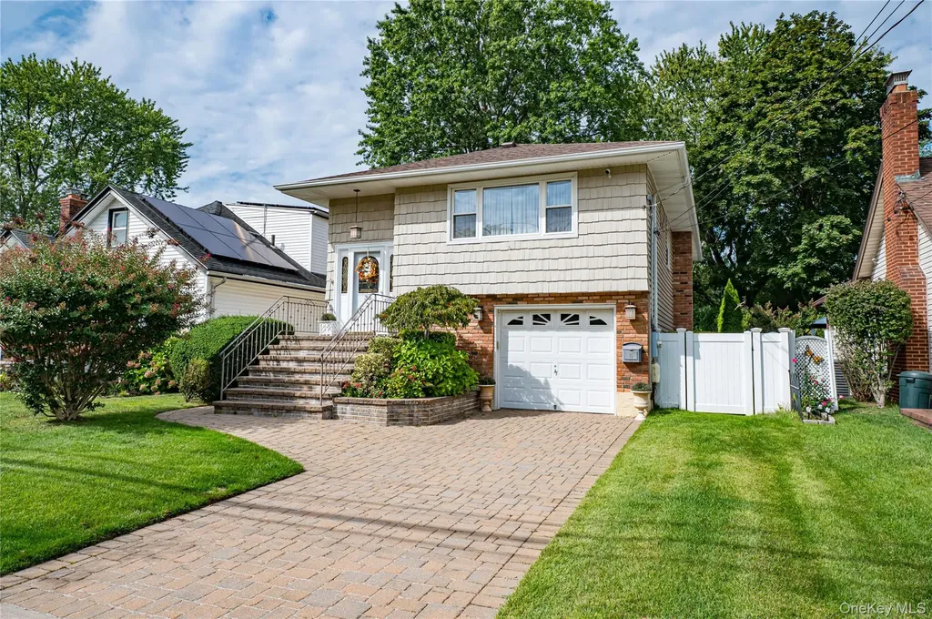 35 Roosevelt Avenue Malverne NY 11565