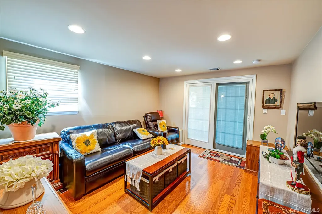 35 Roosevelt Avenue Malverne NY 11565