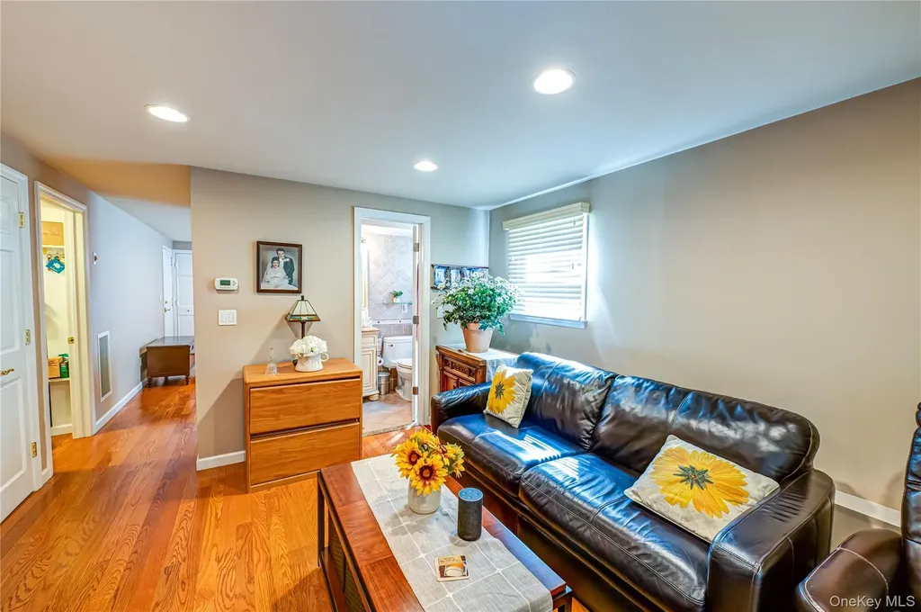 35 Roosevelt Avenue Malverne NY 11565
