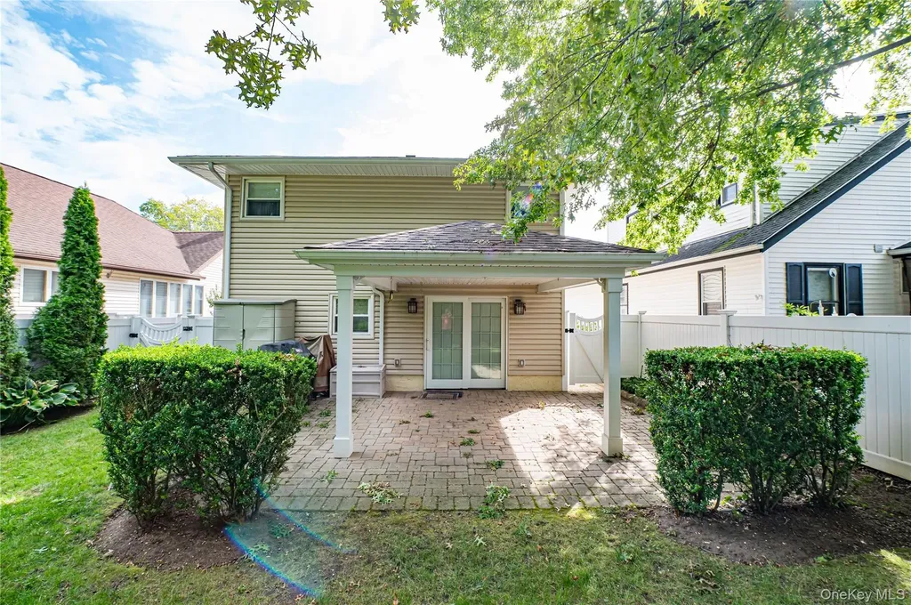 35 Roosevelt Avenue Malverne NY 11565