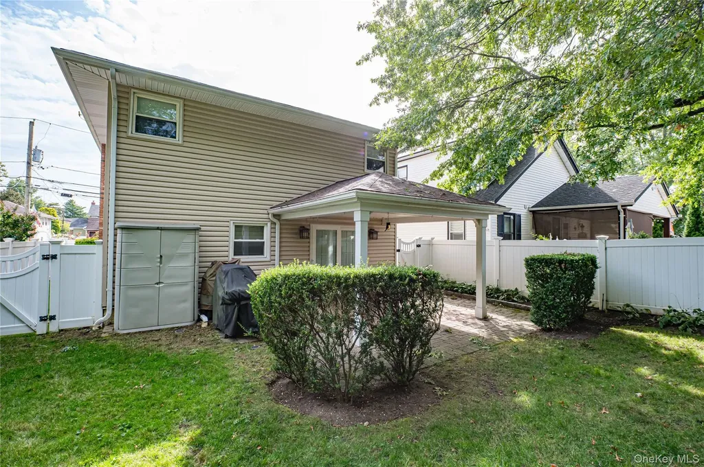 35 Roosevelt Avenue Malverne NY 11565