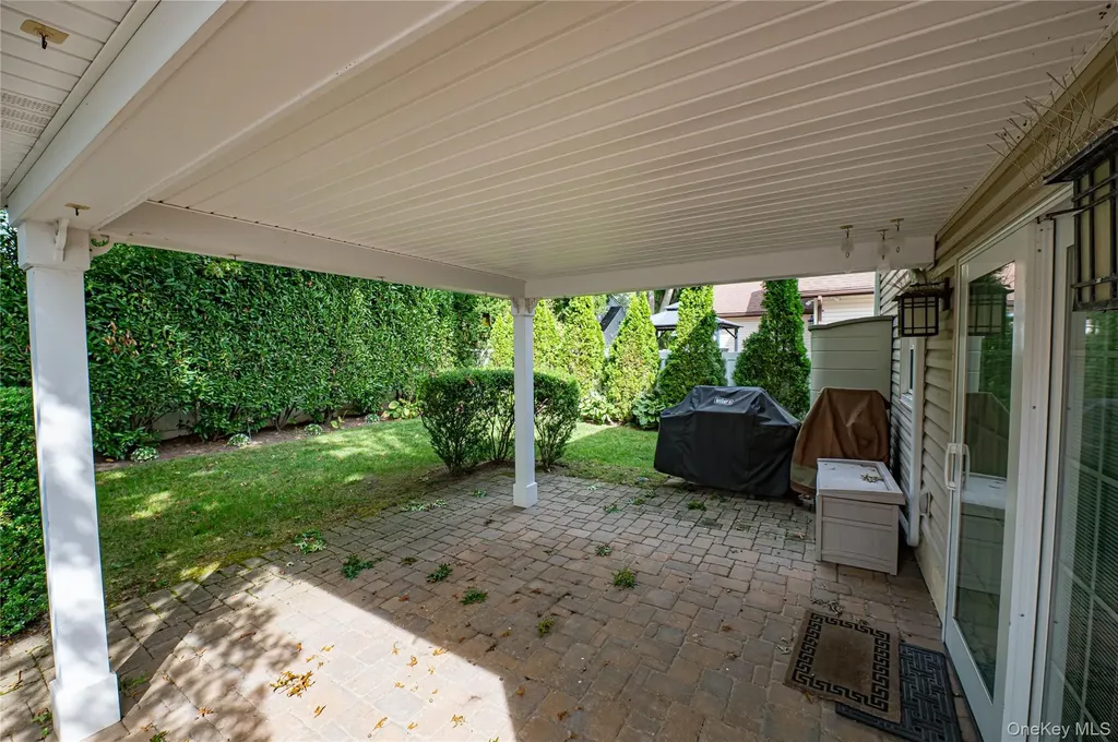 35 Roosevelt Avenue Malverne NY 11565