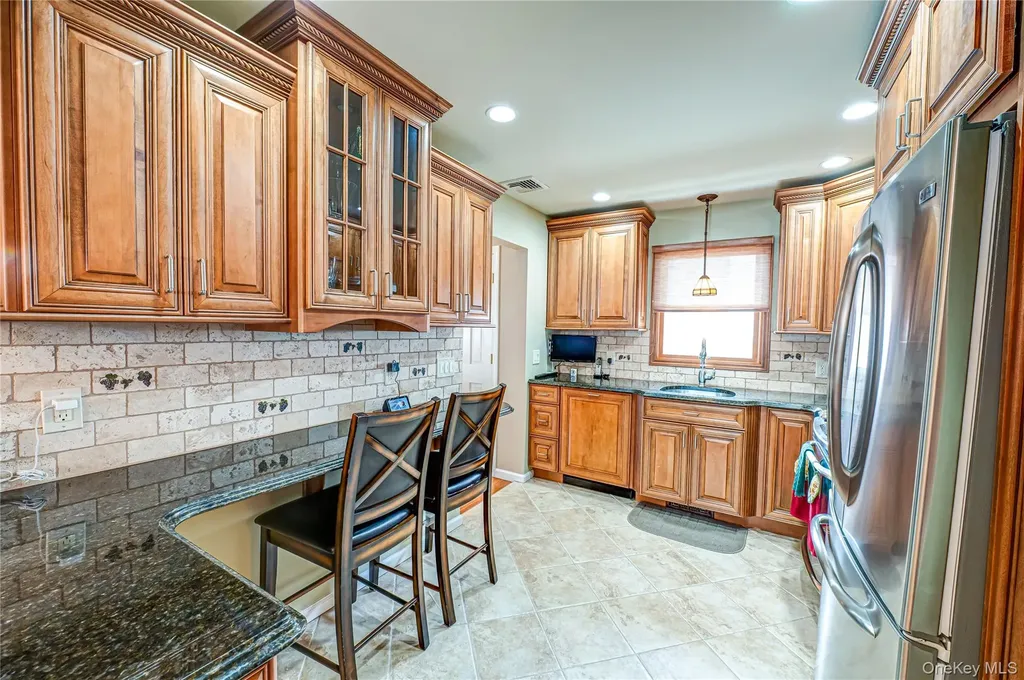 35 Roosevelt Avenue Malverne NY 11565