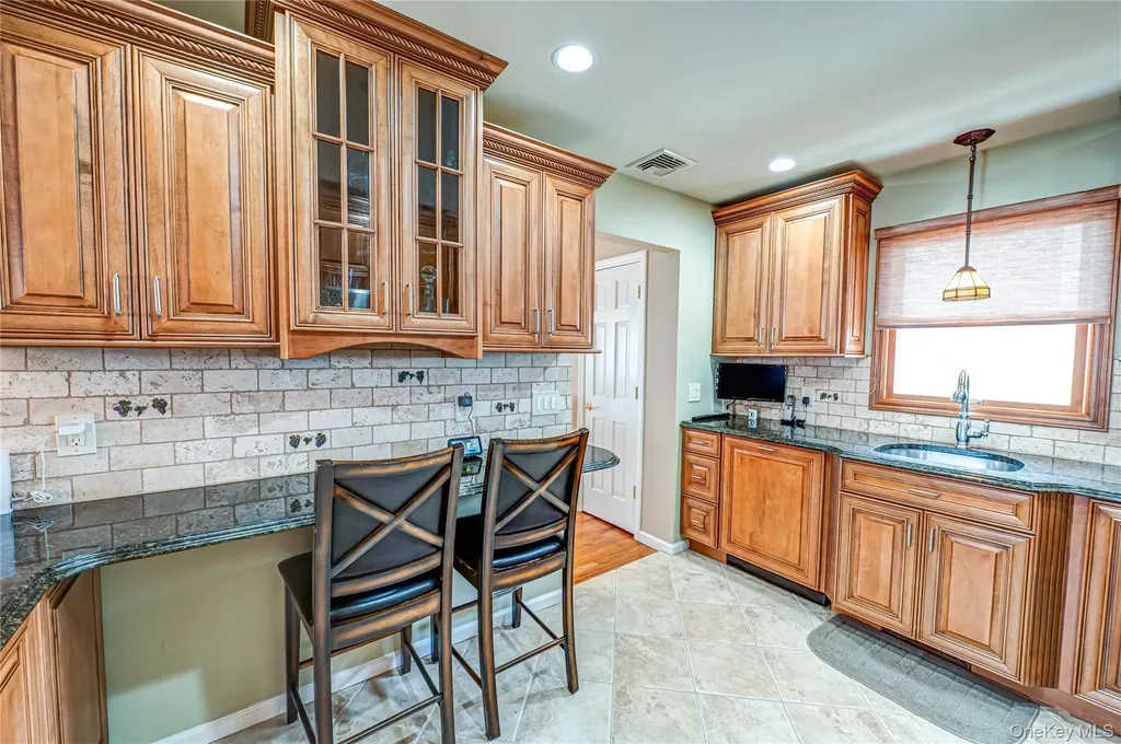 35 Roosevelt Avenue Malverne NY 11565