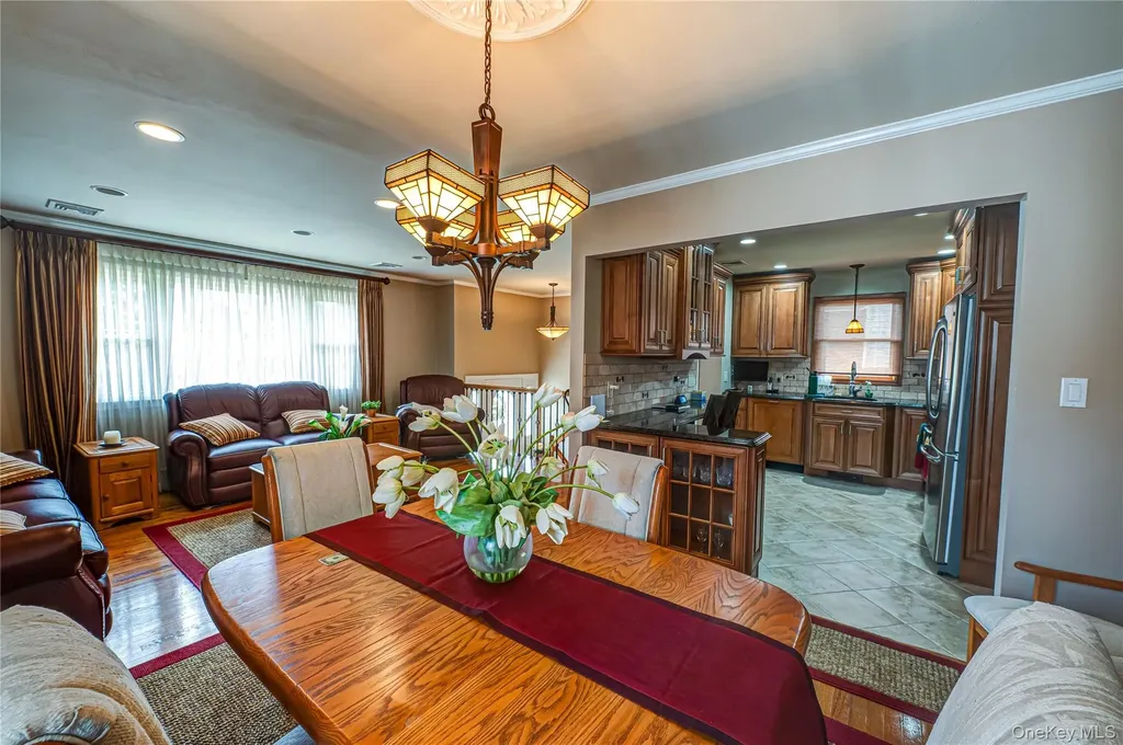 35 Roosevelt Avenue Malverne NY 11565