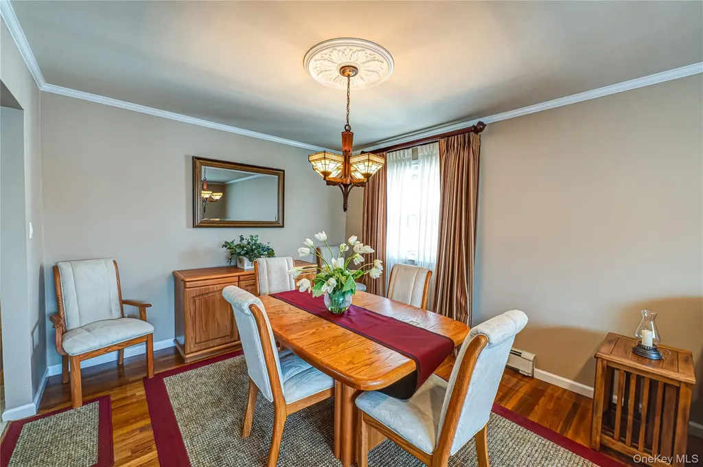 35 Roosevelt Avenue Malverne NY 11565