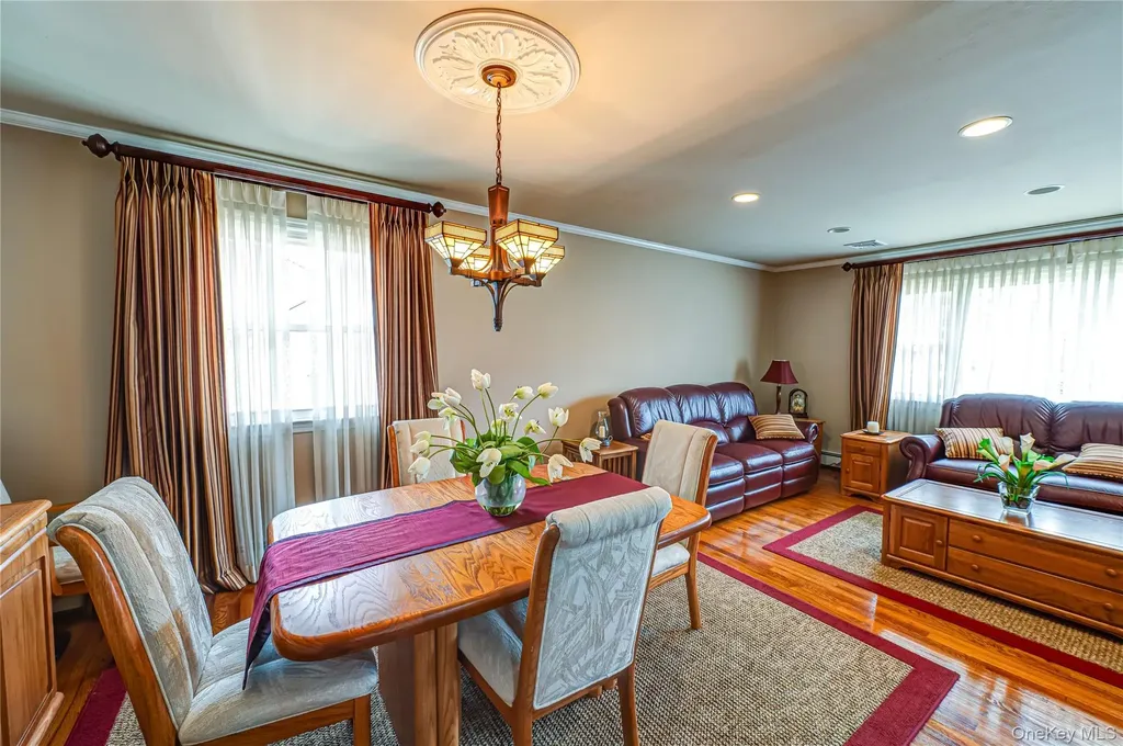 35 Roosevelt Avenue Malverne NY 11565