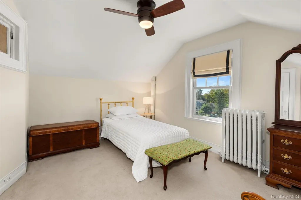 28 S Montgomery Avenue Bay Shore NY 11706