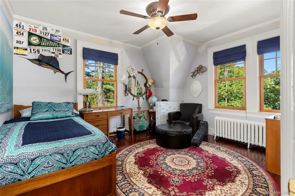 28 S Montgomery Avenue Bay Shore NY 11706