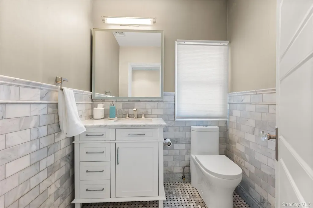 28 S Montgomery Avenue Bay Shore NY 11706