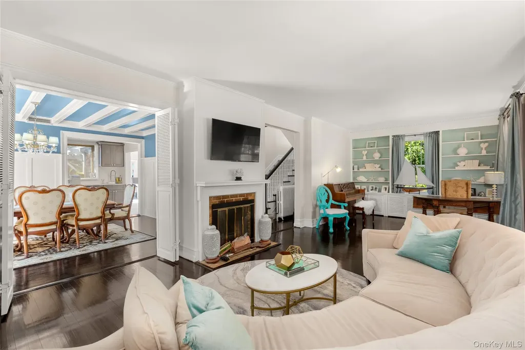 28 S Montgomery Avenue Bay Shore NY 11706