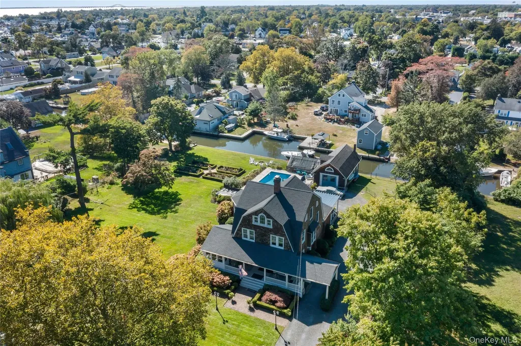 28 S Montgomery Avenue Bay Shore NY 11706
