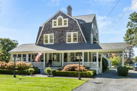28 S Montgomery Avenue Bay Shore NY 11706