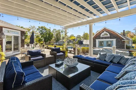 28 S Montgomery Avenue Bay Shore NY 11706