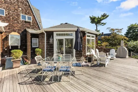 28 S Montgomery Avenue Bay Shore NY 11706