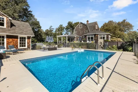 28 S Montgomery Avenue Bay Shore NY 11706