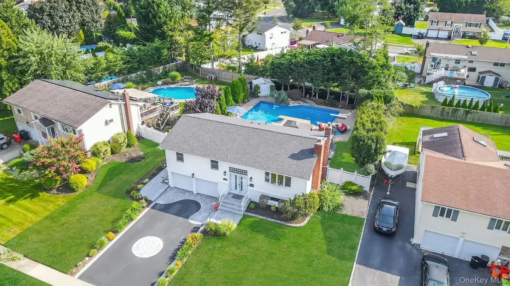 16 Dexter Lane Kings Park NY 11754