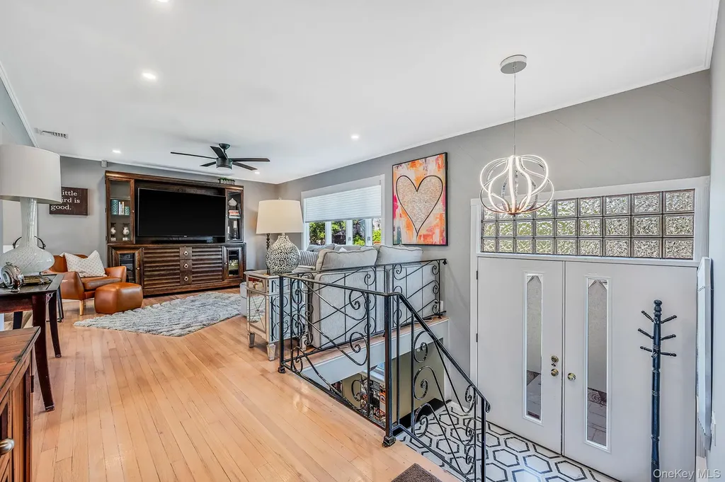 16 Dexter Lane Kings Park NY 11754