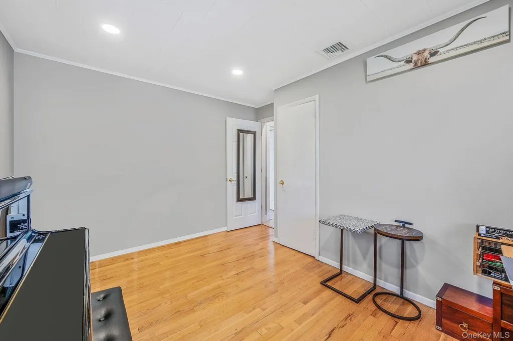 16 Dexter Lane Kings Park NY 11754