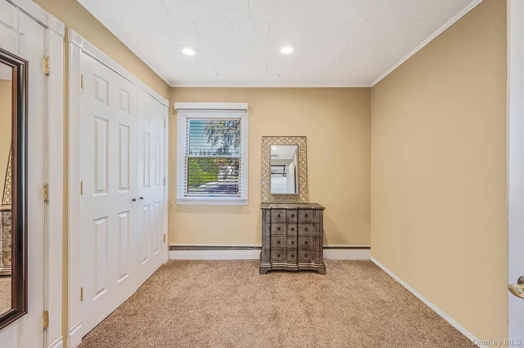 16 Dexter Lane Kings Park NY 11754