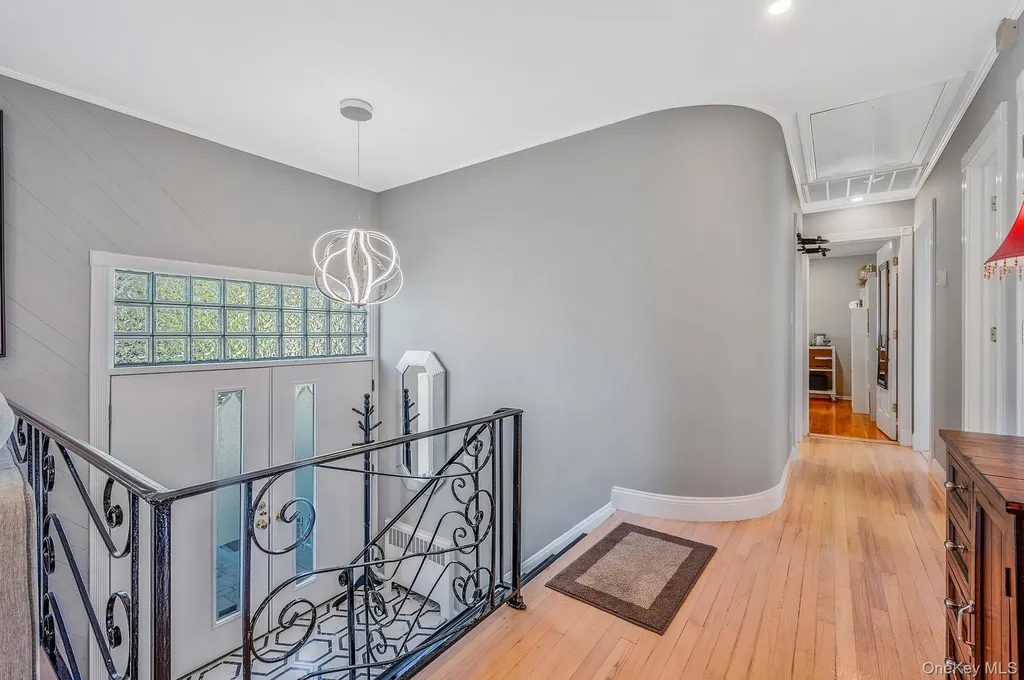 16 Dexter Lane Kings Park NY 11754