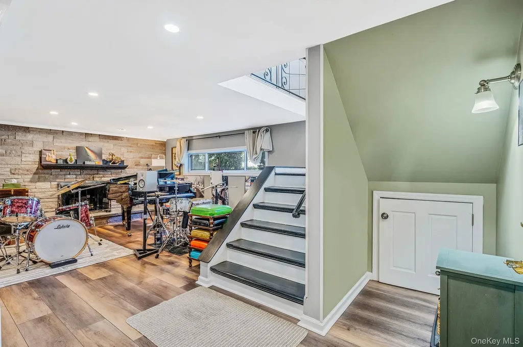 16 Dexter Lane Kings Park NY 11754