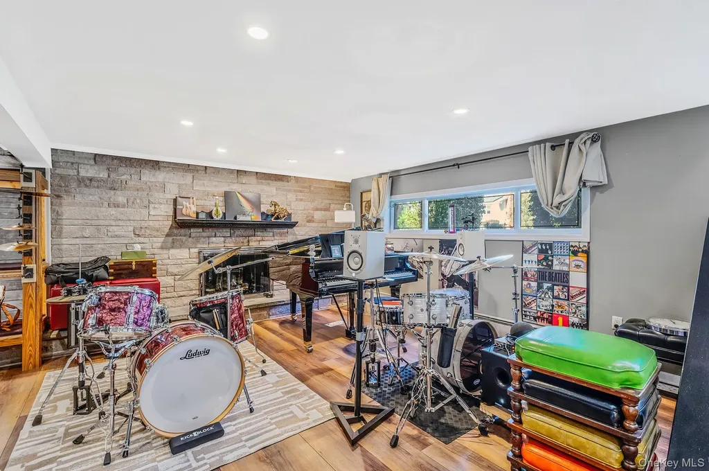 16 Dexter Lane Kings Park NY 11754