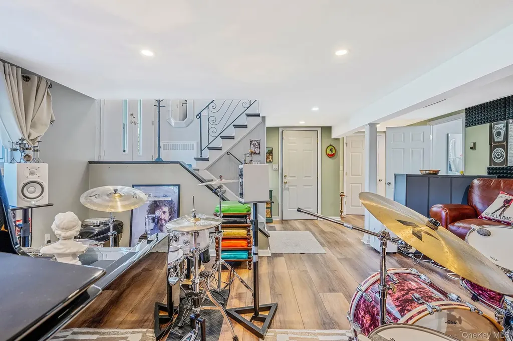 16 Dexter Lane Kings Park NY 11754