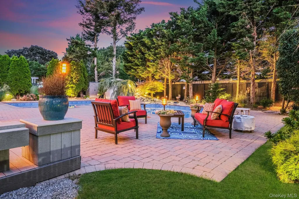 16 Dexter Lane Kings Park NY 11754