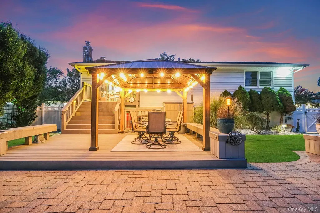 16 Dexter Lane Kings Park NY 11754