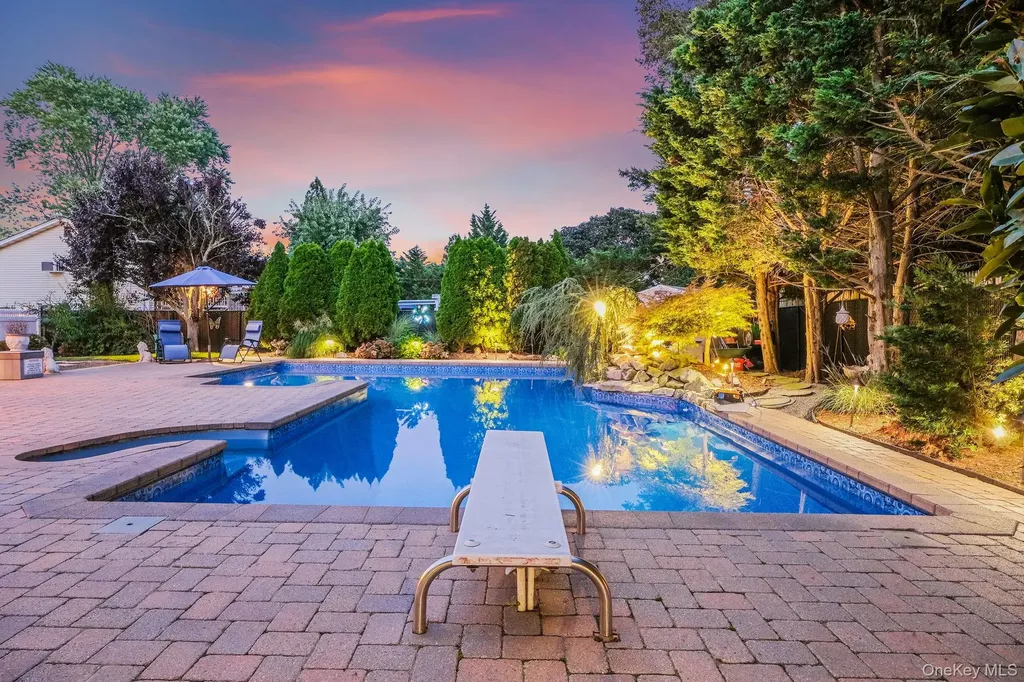 16 Dexter Lane Kings Park NY 11754