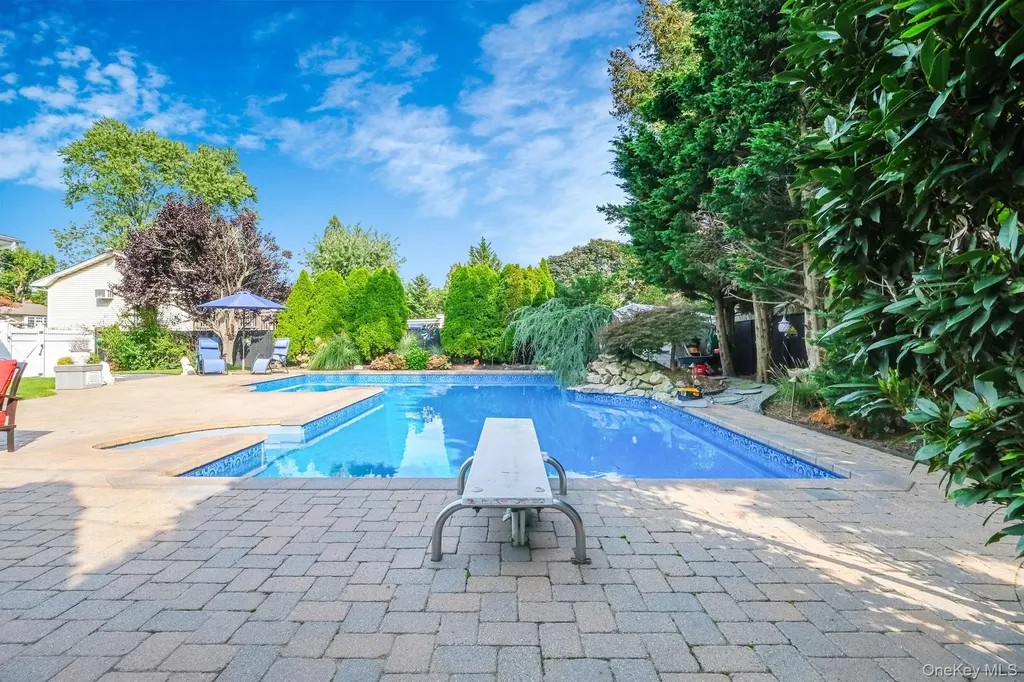 16 Dexter Lane Kings Park NY 11754