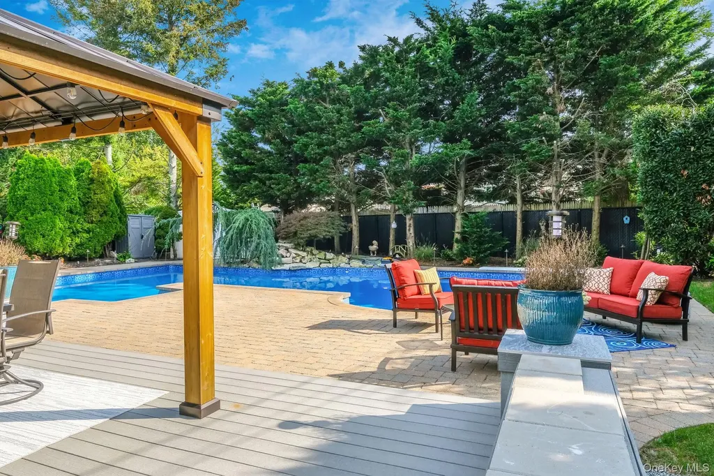 16 Dexter Lane Kings Park NY 11754