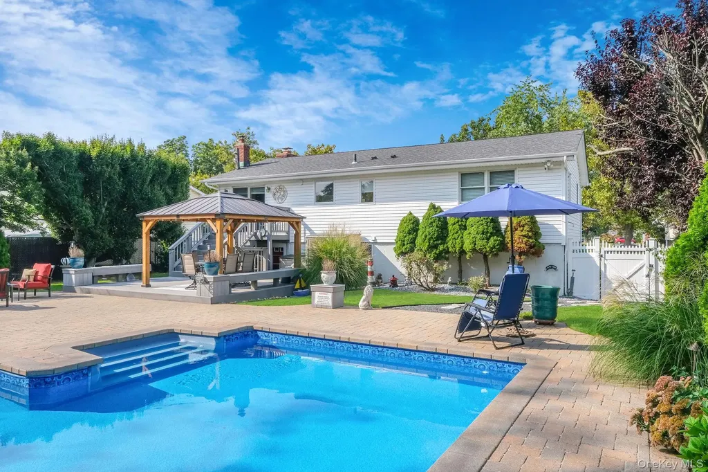 16 Dexter Lane Kings Park NY 11754