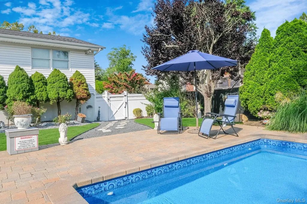 16 Dexter Lane Kings Park NY 11754