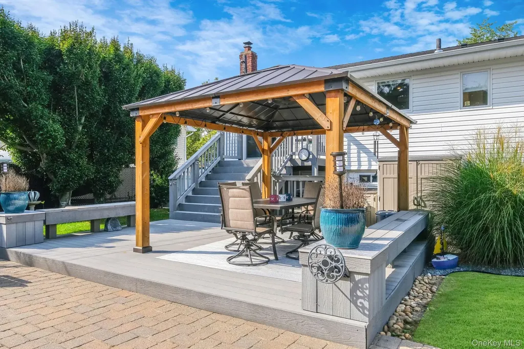 16 Dexter Lane Kings Park NY 11754