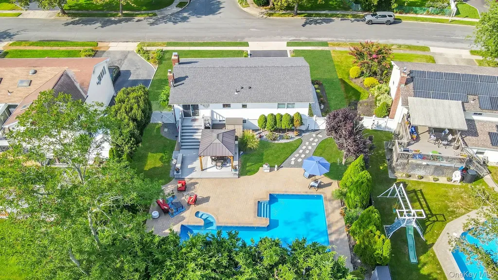 16 Dexter Lane Kings Park NY 11754