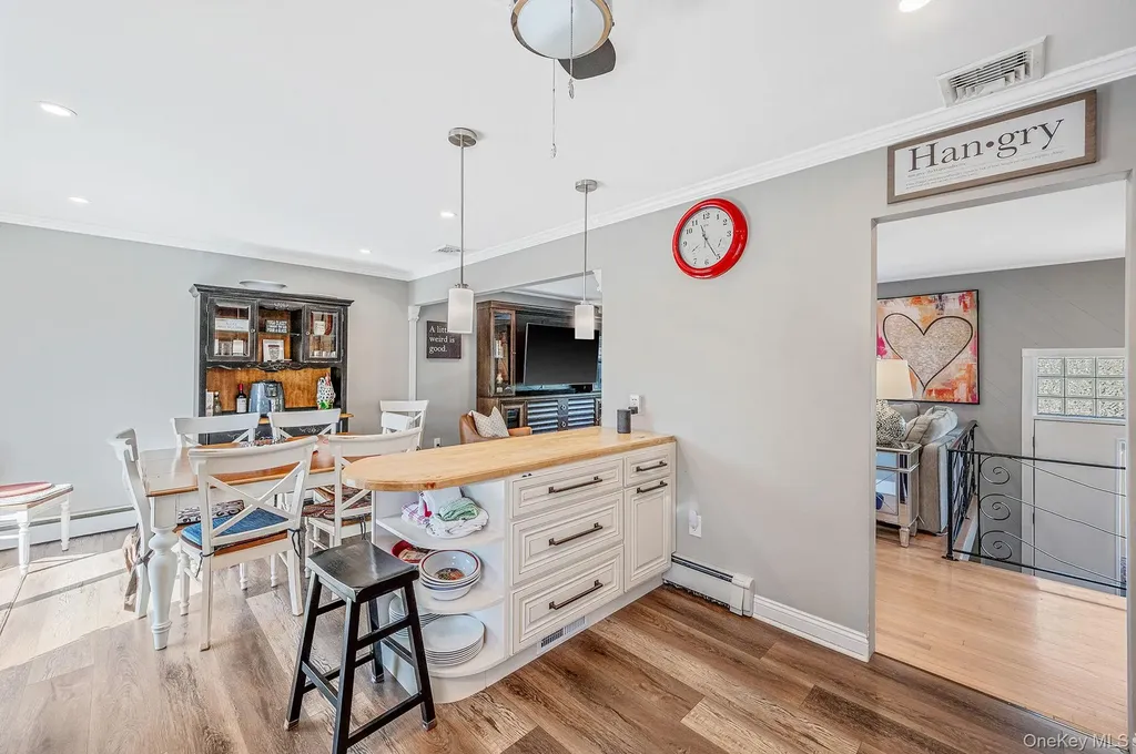 16 Dexter Lane Kings Park NY 11754